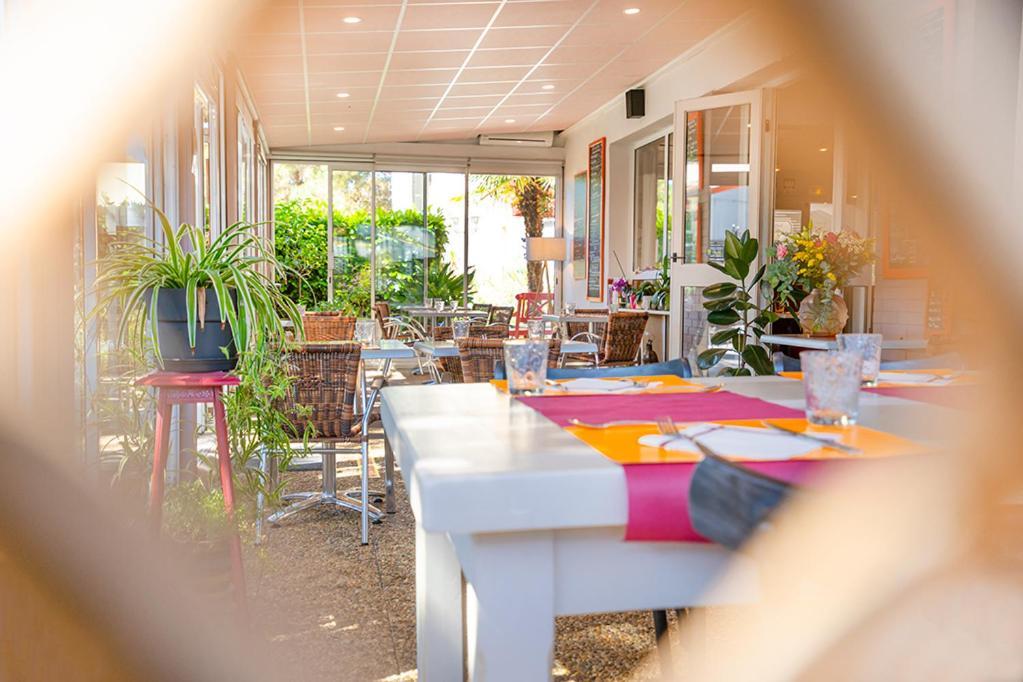 Logis Hotel- Hotel Restaurant Le Rialto Le Sequestre Bagian luar foto