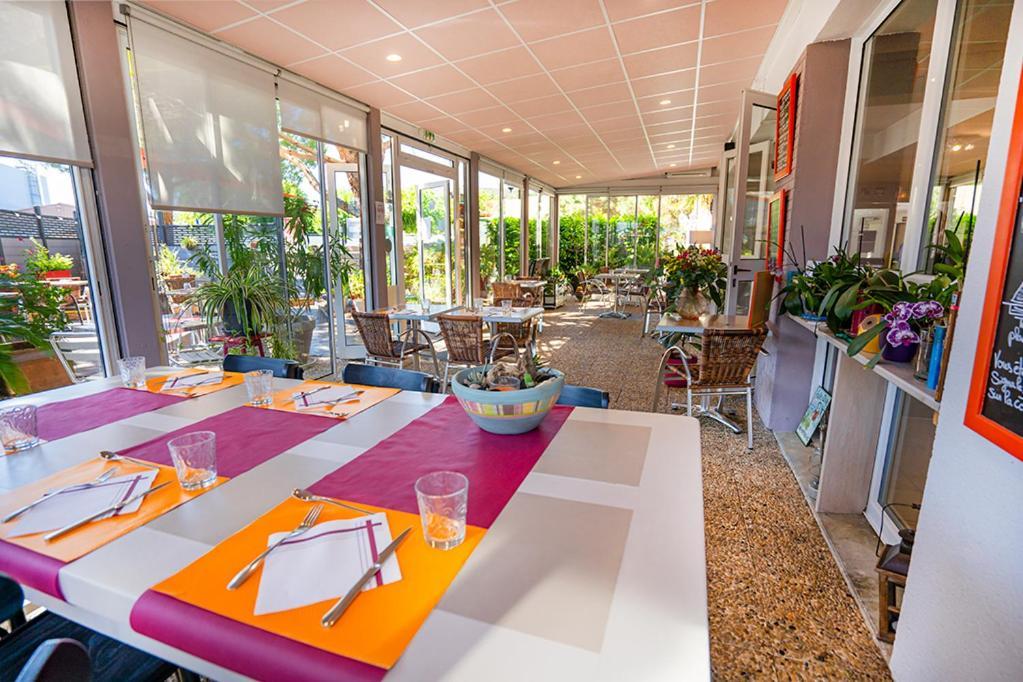 Logis Hotel- Hotel Restaurant Le Rialto Le Sequestre Bagian luar foto