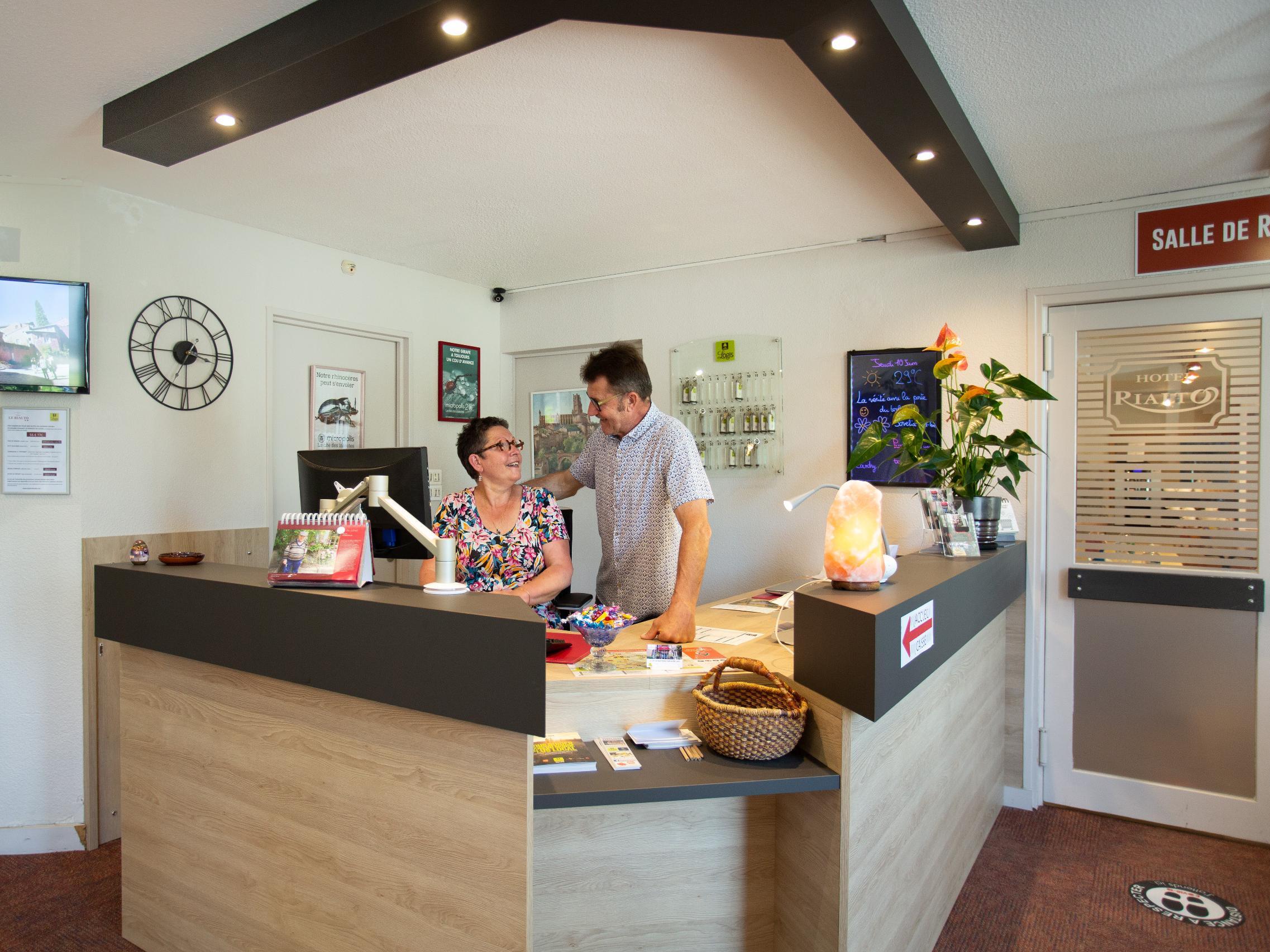 Logis Hotel- Hotel Restaurant Le Rialto Le Sequestre Bagian luar foto