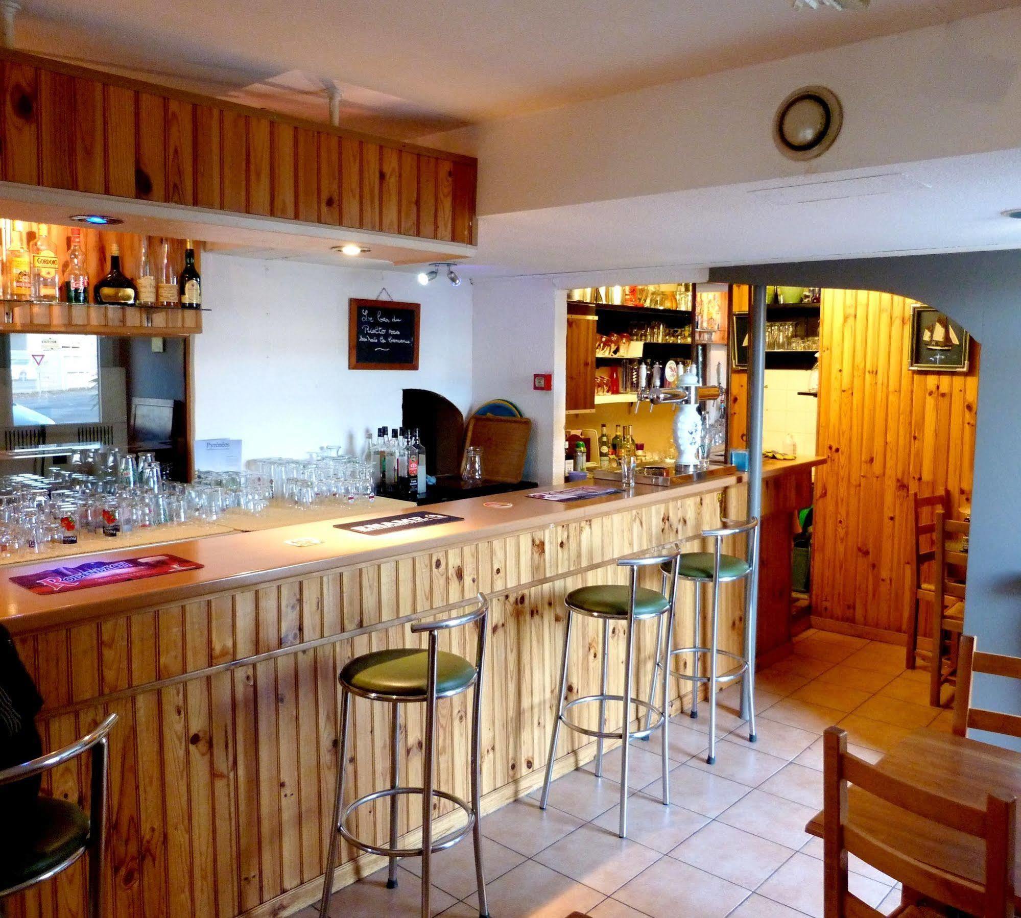 Logis Hotel- Hotel Restaurant Le Rialto Le Sequestre Bagian luar foto