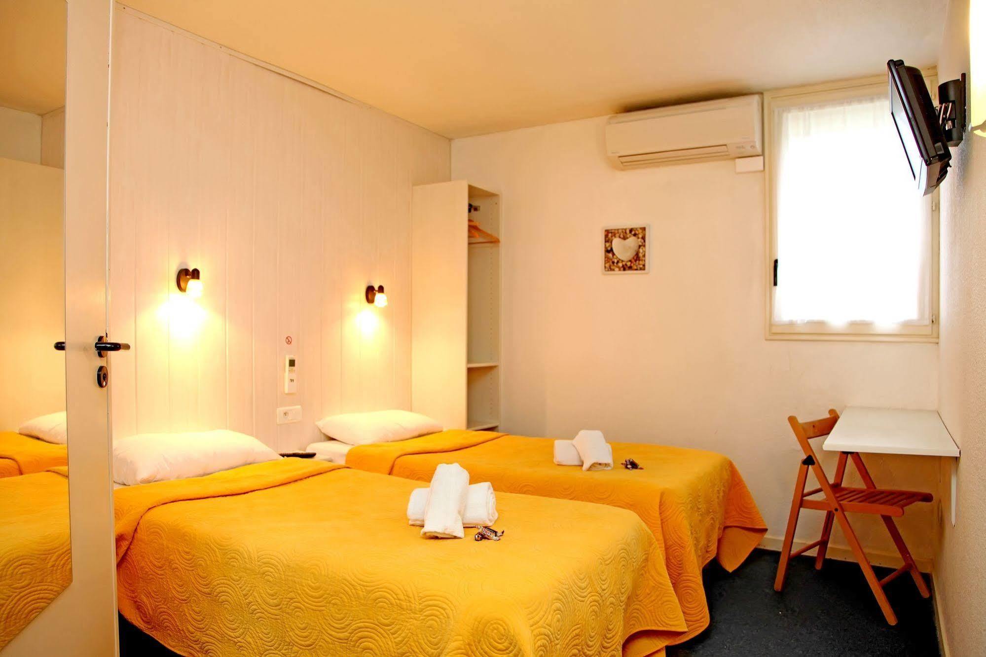 Logis Hotel- Hotel Restaurant Le Rialto Le Sequestre Bagian luar foto
